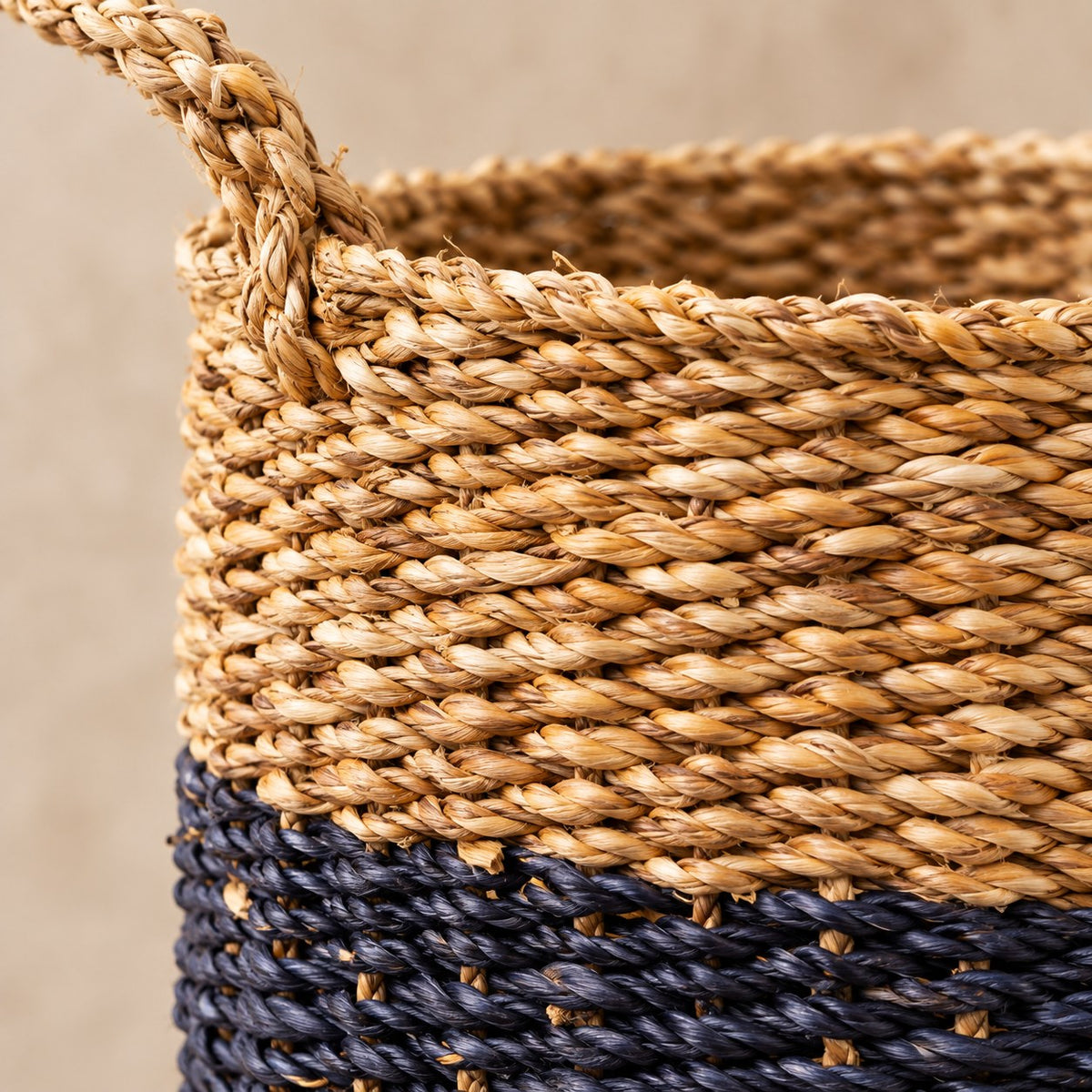 Mand Vic Ø26 x H23 cm, detail van het oppervlak