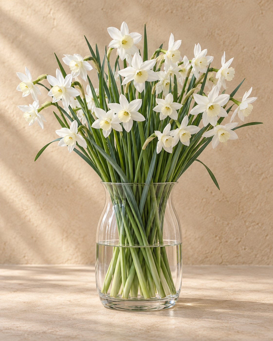 Narcis Thalia in bloei in een vaas
