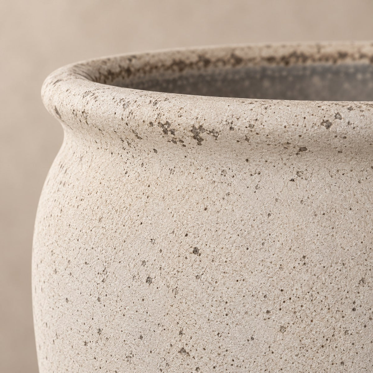 Decorative pot Artemis Ø53 x H68 cm, surface detail