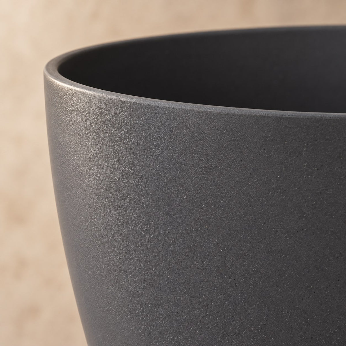 Ziertopf Elho Brussels round Anthrazit Ø20 x H19 cm, Detail der Oberfläche