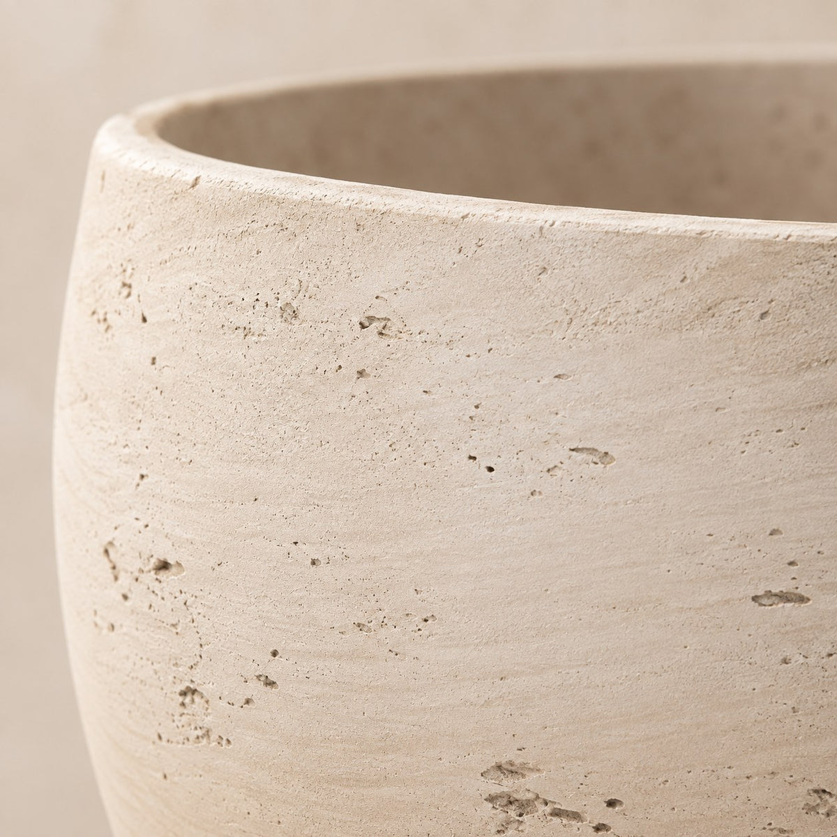 Sierpot Jumbo Orb Beige Washed Ø53 x H45 cm, detail van het oppervlak