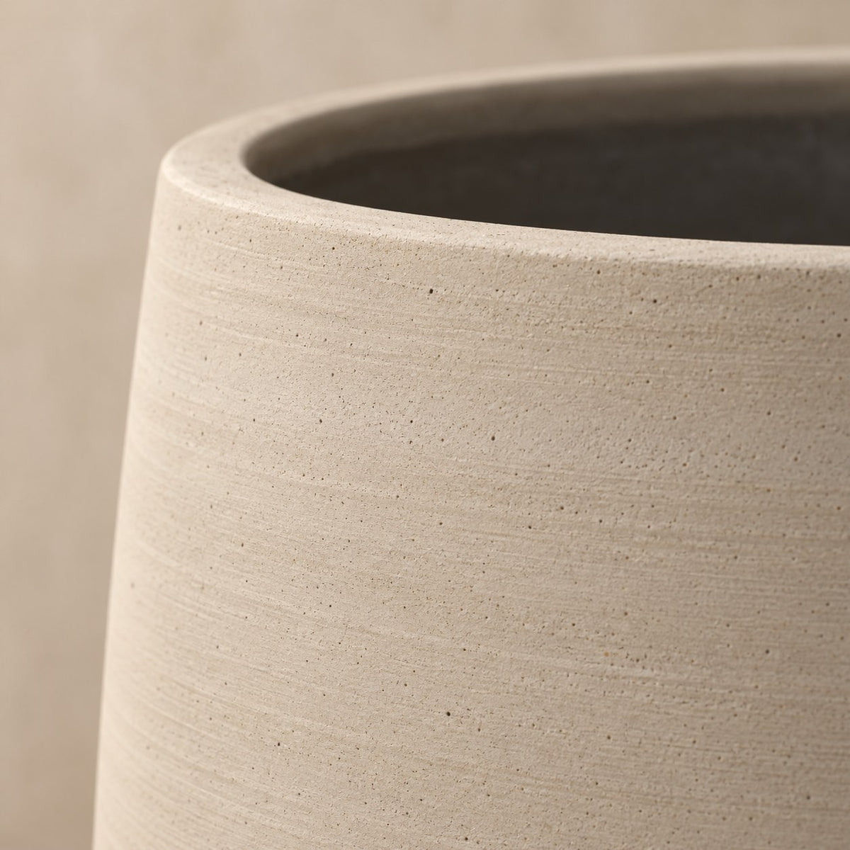Sierpot Patt Beige Washed Ø45 x H38 cm, detail van het oppervlak