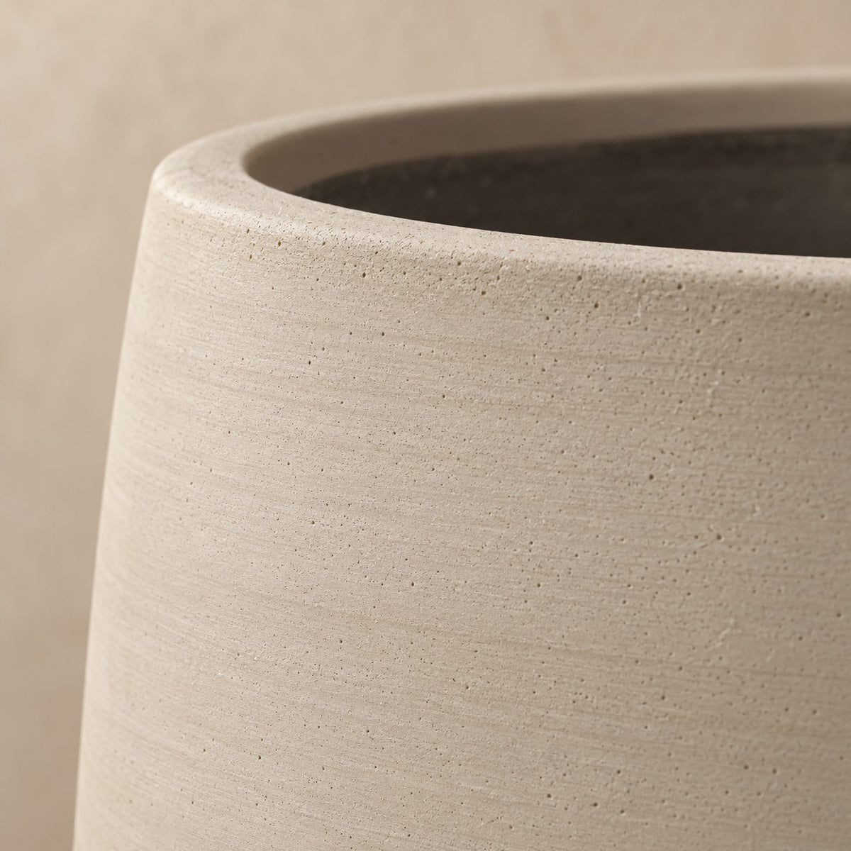 Sierpot Patt Beige Washed Ø56 x H47 cm, detail van het oppervlak