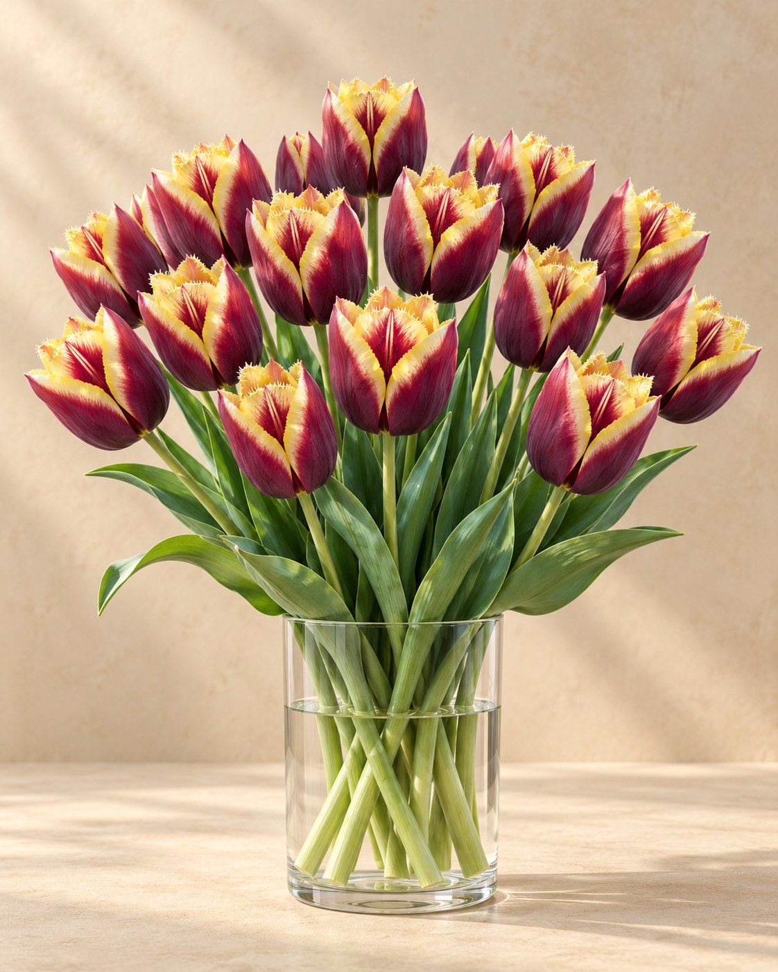 Tulpen My Favourite Topping in bloei in een vaas